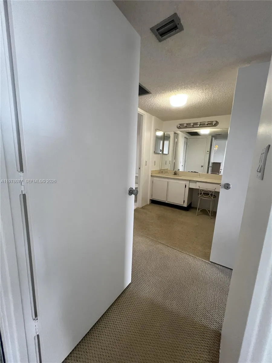 3701 Country Club Dr #201 Aventura, FL 33180