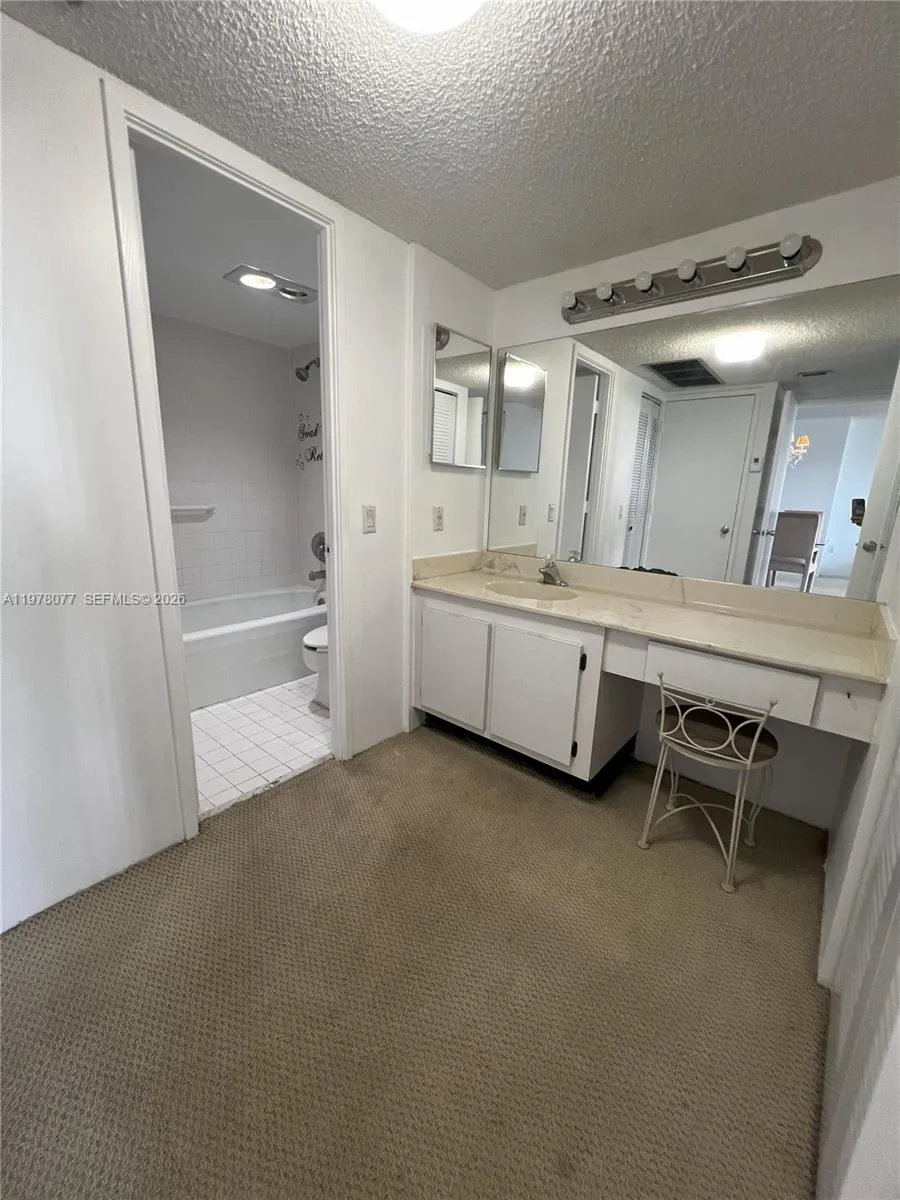 3701 Country Club Dr #201 Aventura, FL 33180
