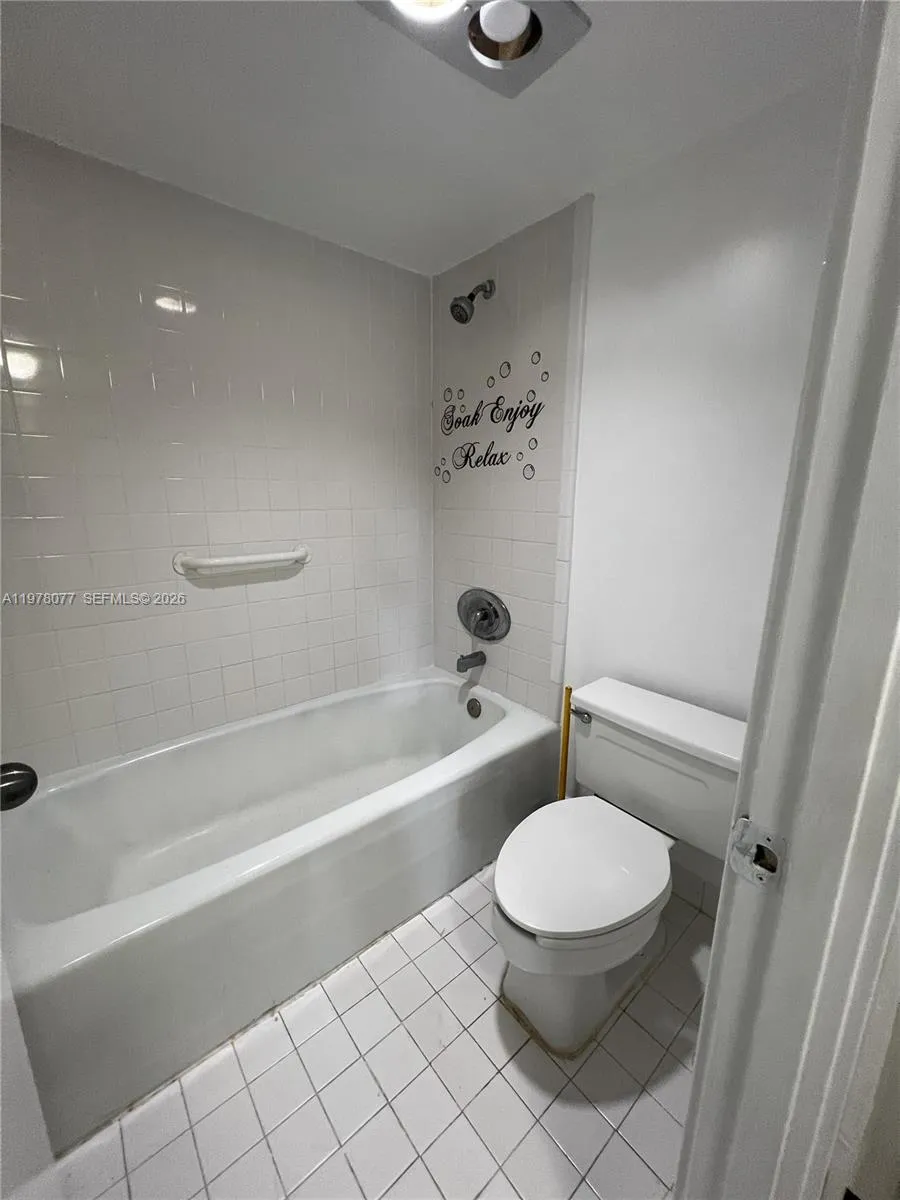3701 Country Club Dr #201 Aventura, FL 33180