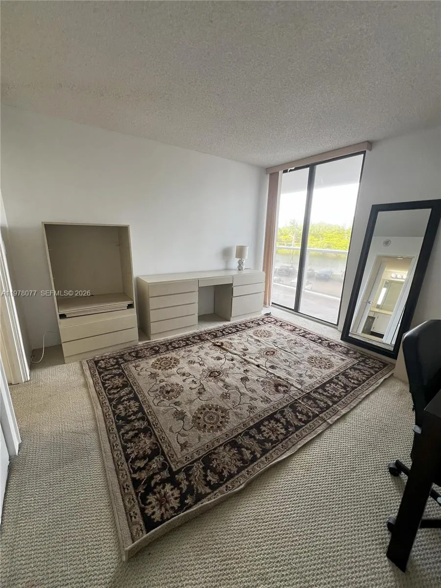3701 Country Club Dr #201 Aventura, FL 33180