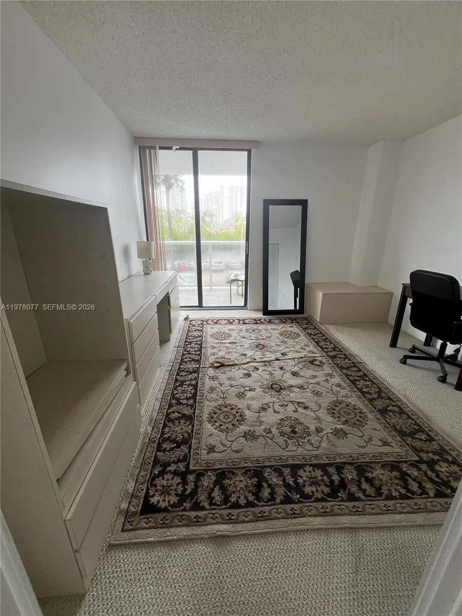 3701 Country Club Dr #201 Aventura, FL 33180