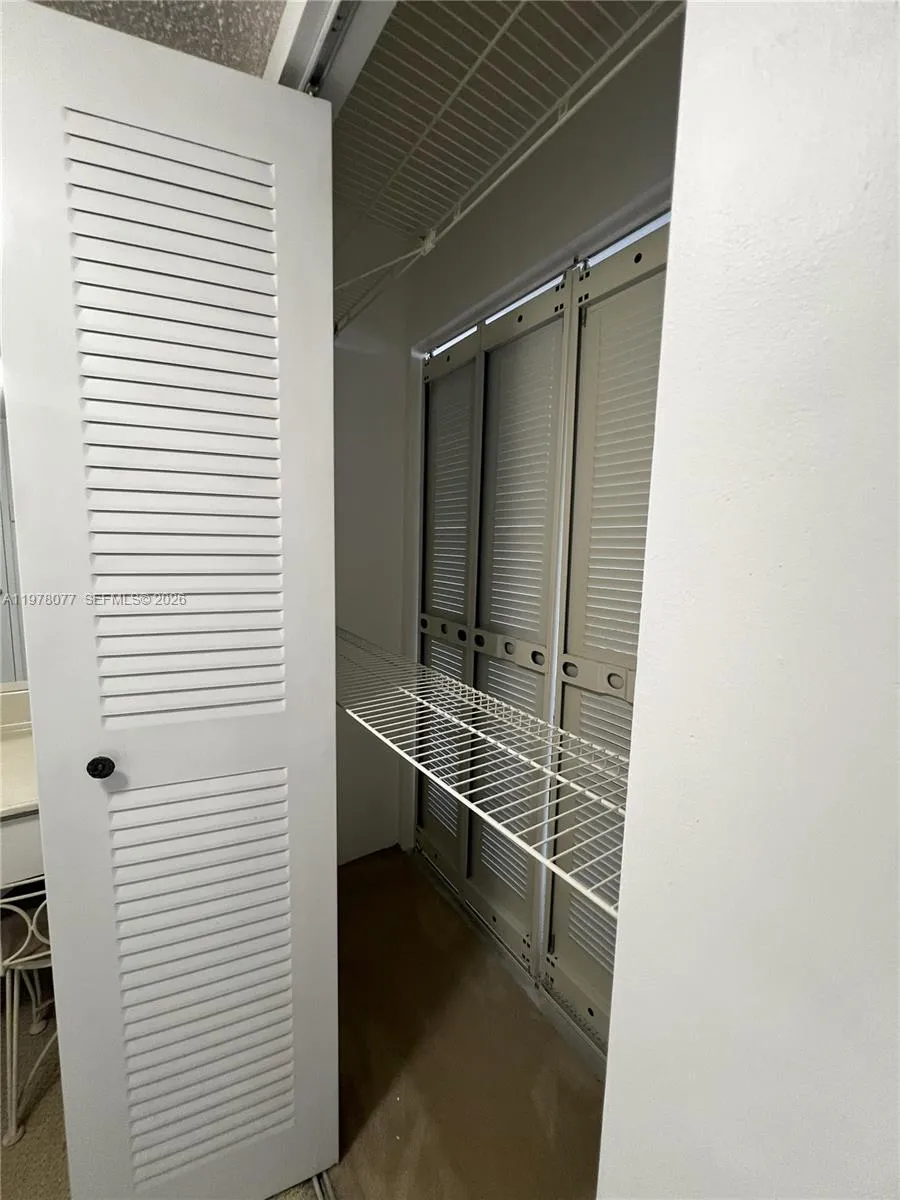 3701 Country Club Dr #201 Aventura, FL 33180