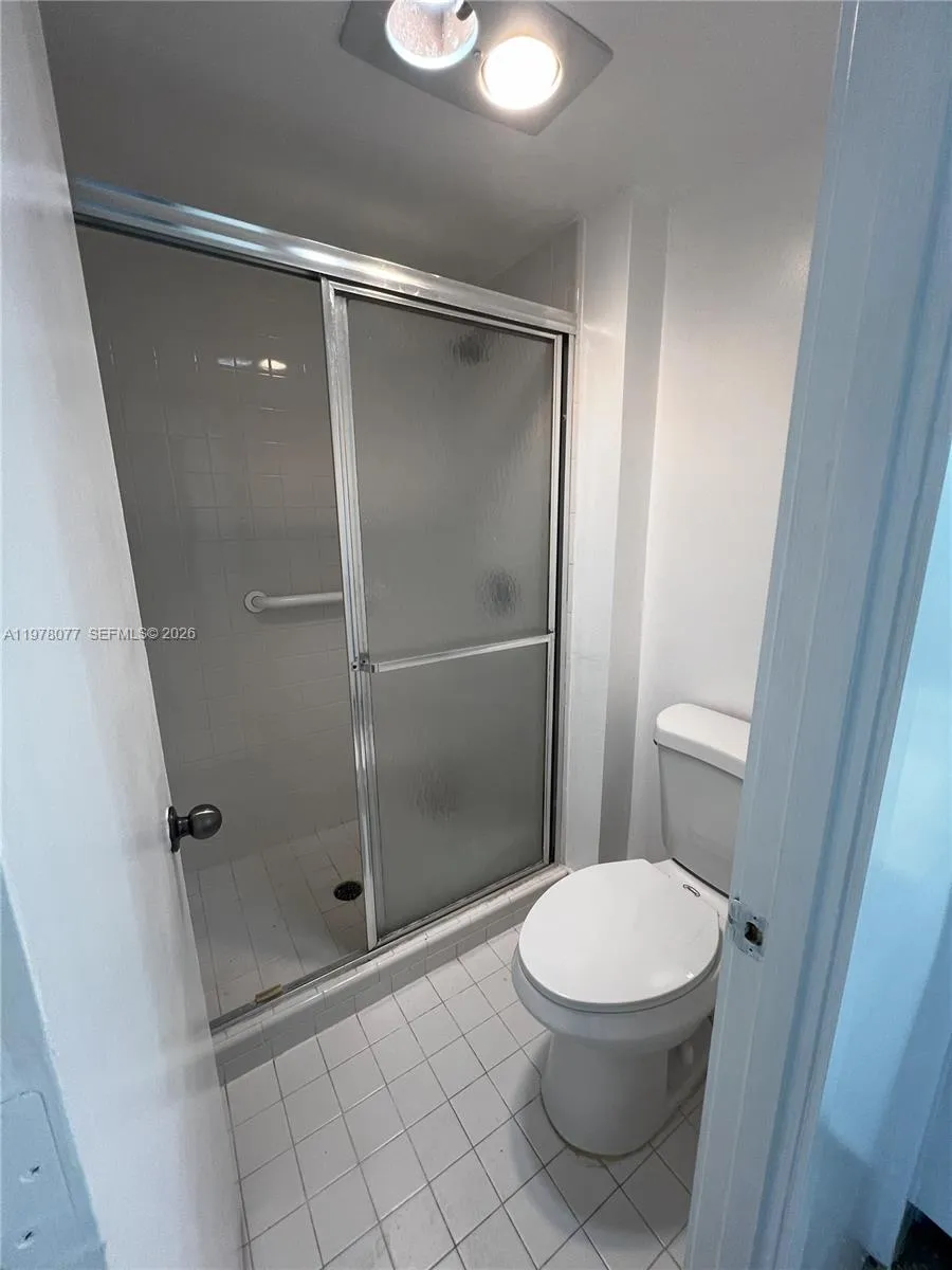 3701 Country Club Dr #201 Aventura, FL 33180