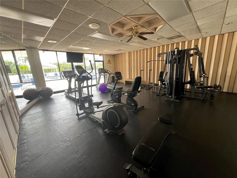 3701 Country Club Dr #201 Aventura, FL 33180