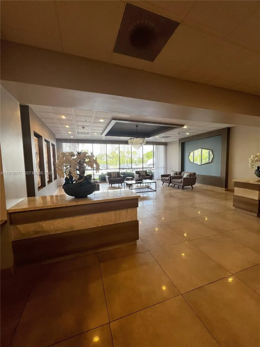 3701 Country Club Dr #201 Aventura, FL 33180