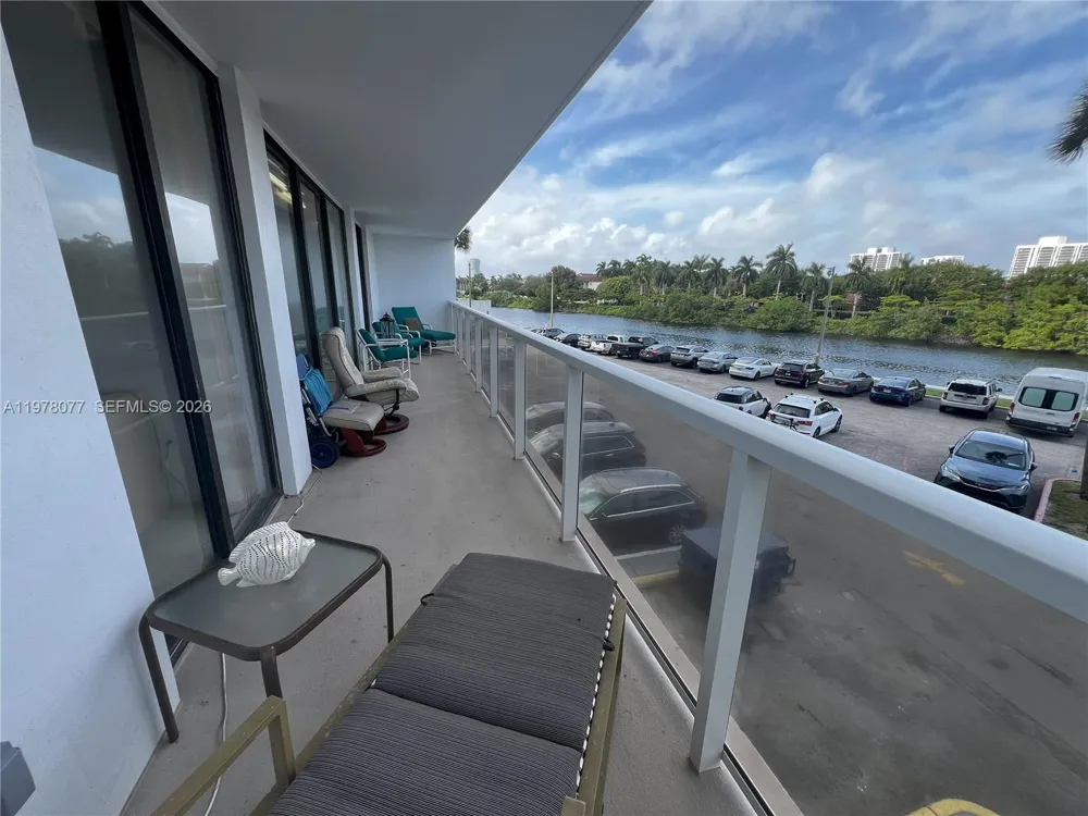 3701 Country Club Dr #201 Aventura, FL 33180