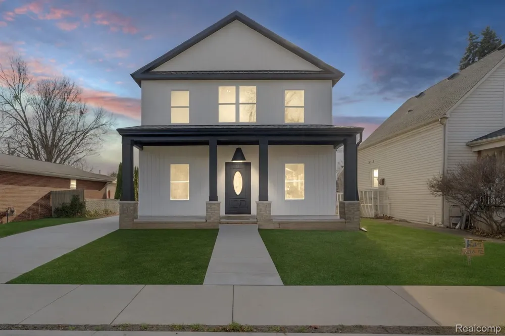 1876 McKinley Street Wyandotte City, MI 48192
