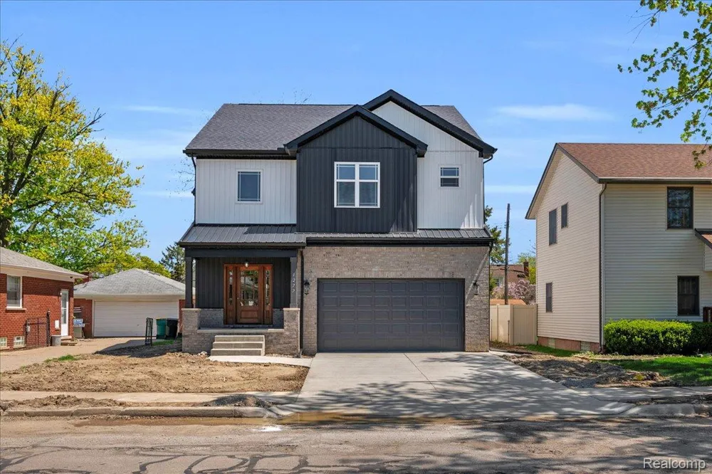 1876 McKinley Street Wyandotte City, MI 48192