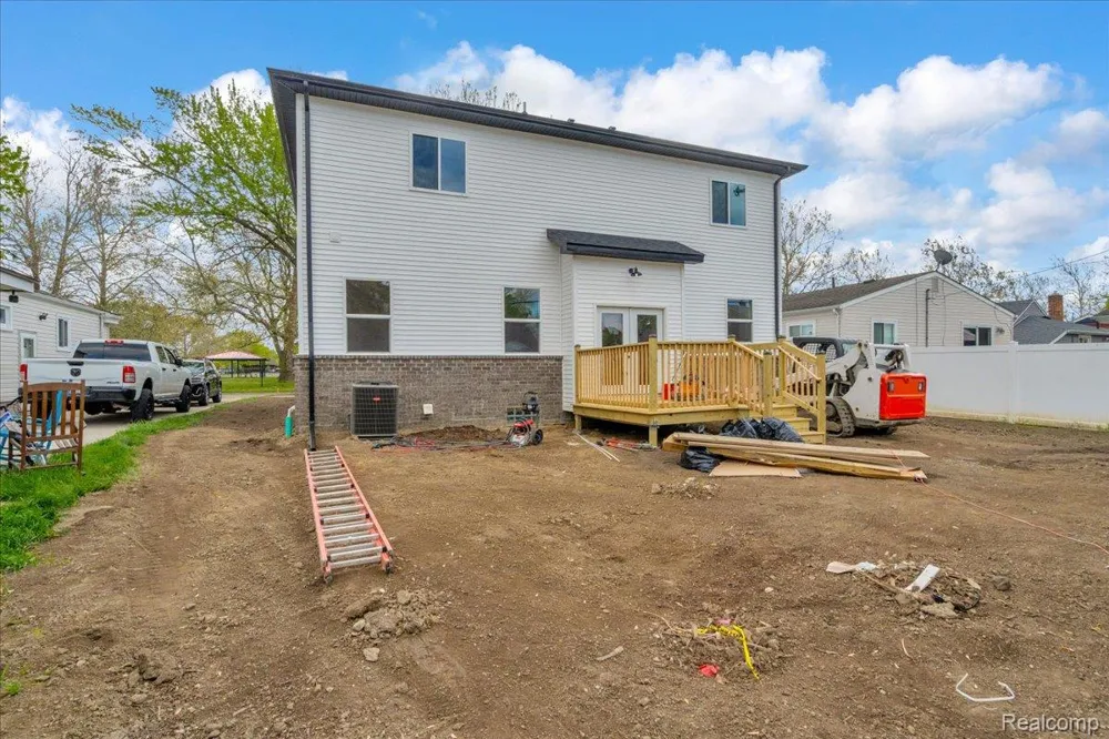 1876 McKinley Street Wyandotte City, MI 48192