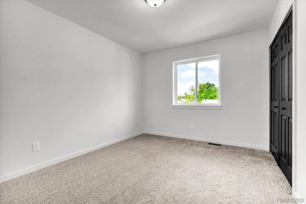 1876 McKinley Street Wyandotte City, MI 48192
