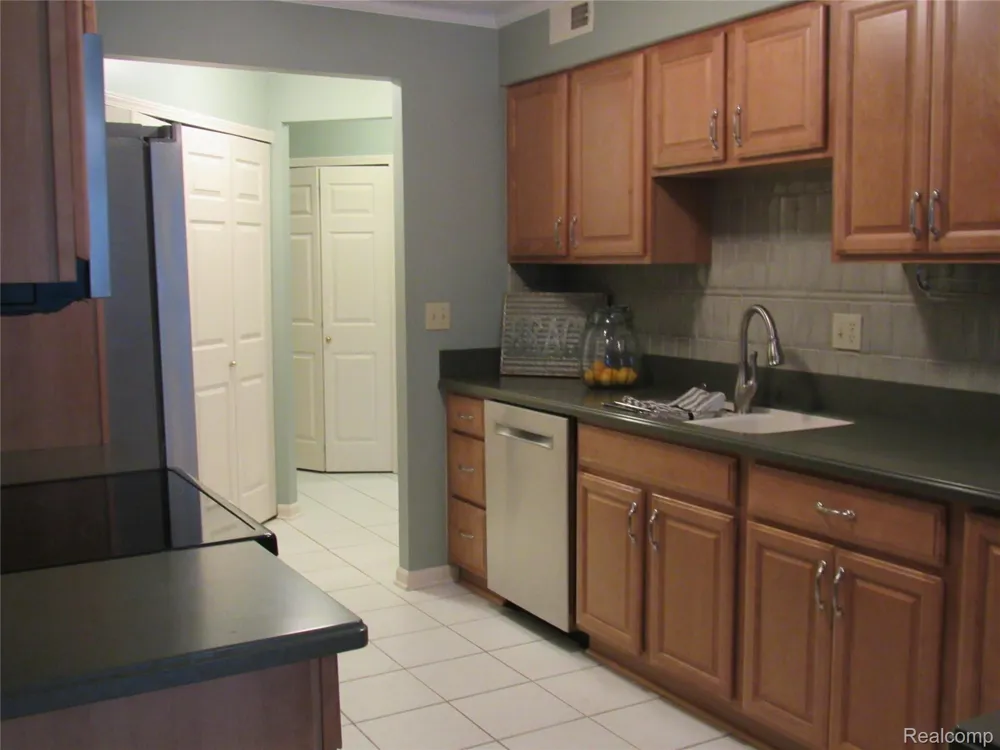 3565 S Port Cove Drive #63 Waterford Charter Township, MI 48328