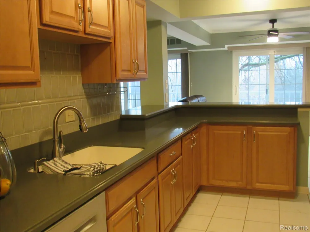 3565 S Port Cove Drive #63 Waterford Charter Township, MI 48328