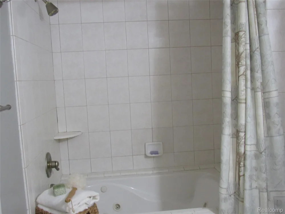 3565 S Port Cove Drive #63 Waterford Charter Township, MI 48328