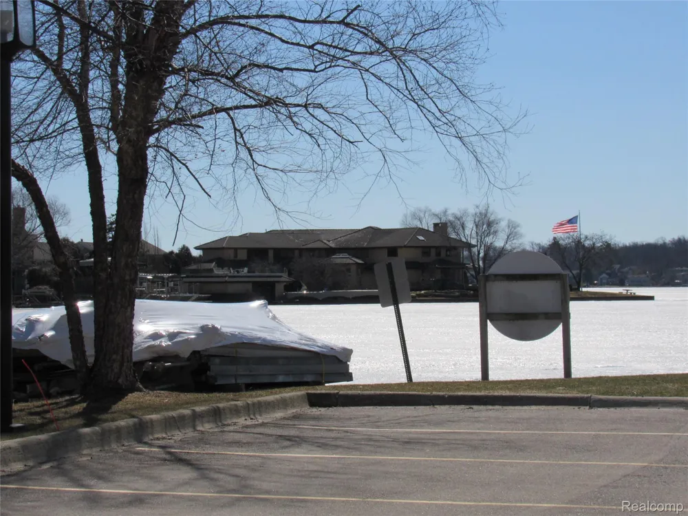 3565 S Port Cove Drive #63 Waterford Charter Township, MI 48328