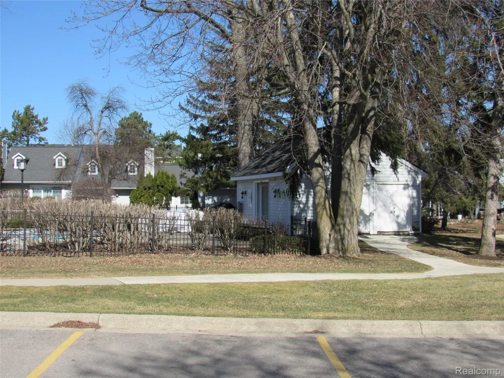 3565 S Port Cove Drive #63 Waterford Charter Township, MI 48328