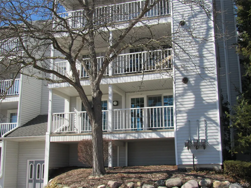 3565 S Port Cove Drive #63 Waterford Charter Township, MI 48328