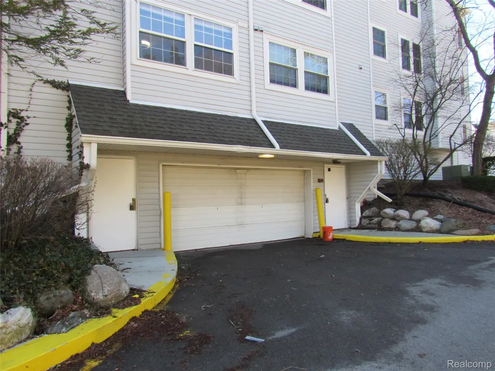 3565 S Port Cove Drive #63 Waterford Charter Township, MI 48328