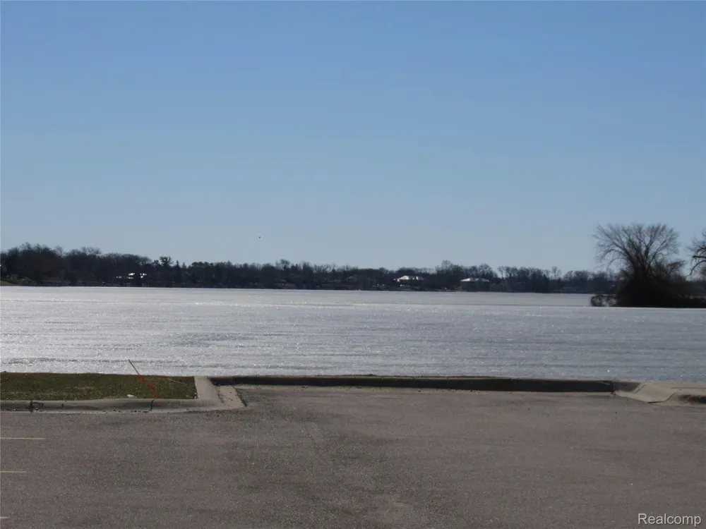 3565 S Port Cove Drive #63 Waterford Charter Township, MI 48328
