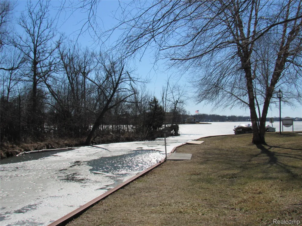 3565 S Port Cove Drive #63 Waterford Charter Township, MI 48328