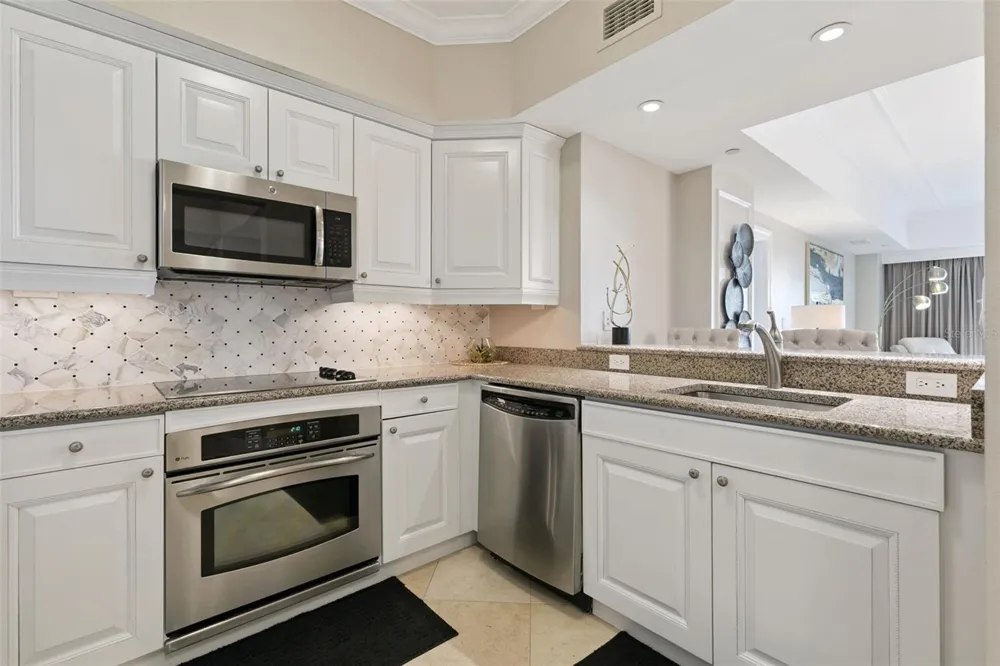 7593 GATHERING DRIVE #401 Reunion, FL 34747
