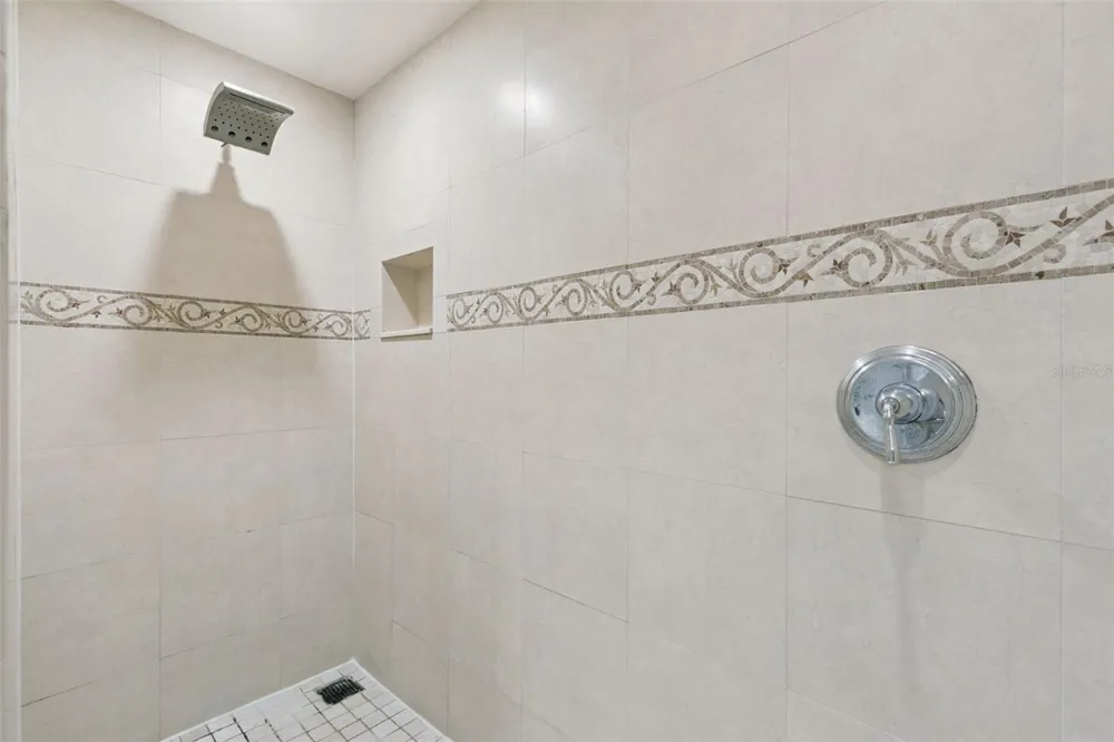7593 GATHERING DRIVE #401 Reunion, FL 34747