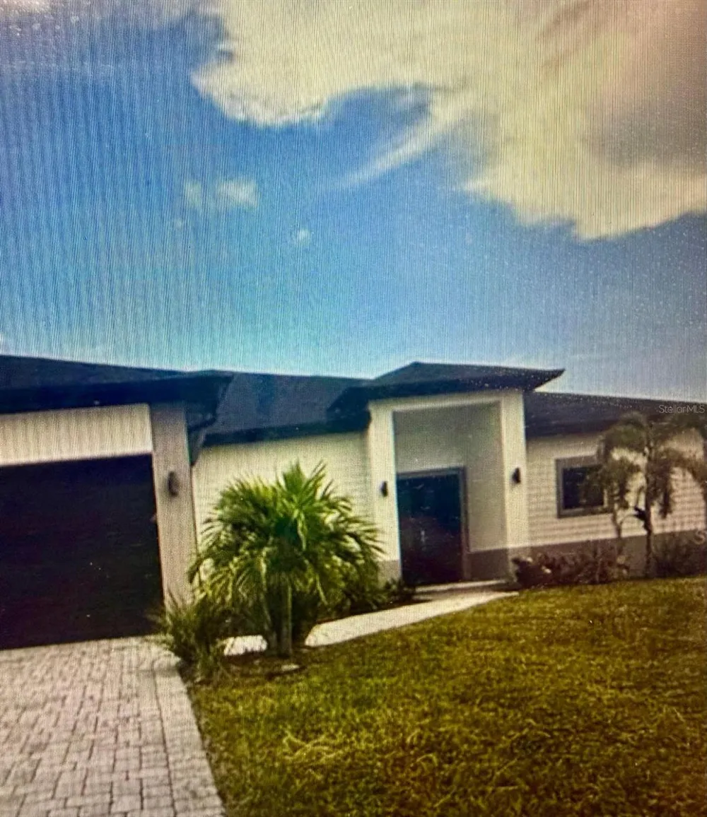 704 MINDORA AVENUE Lehigh Acres, FL 33972