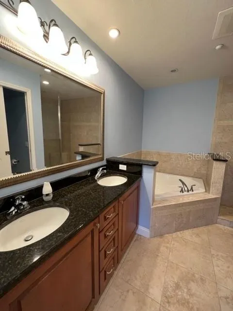 7710 LAKE VISTA COURT #303 Lakewood Ranch, FL 34202