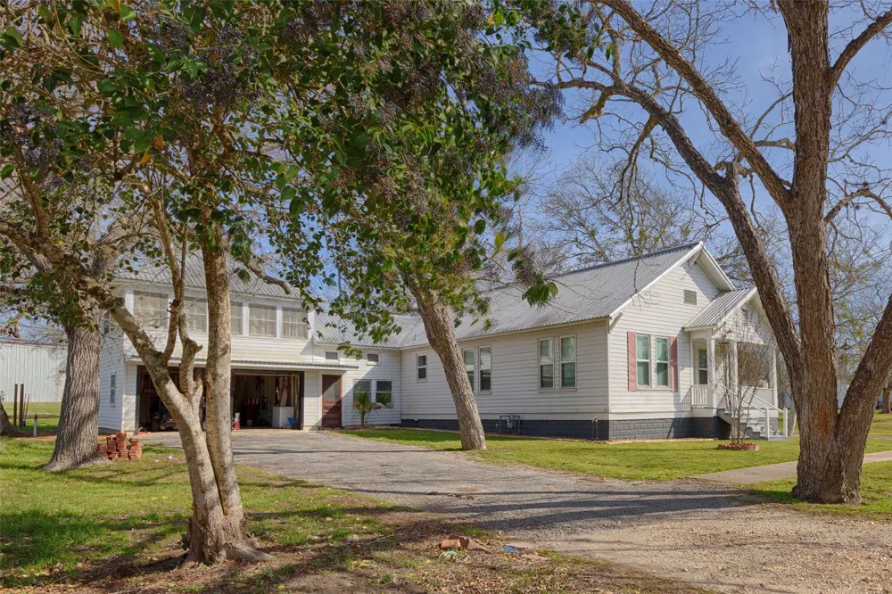 309 Anderson Street Schulenburg, TX 78956