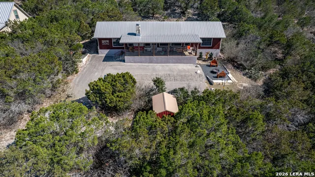 416 Canyon Oaks Dr. Concan, TX 78838