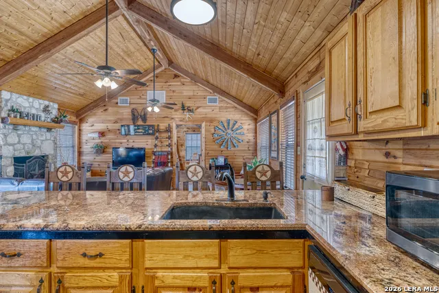 416 Canyon Oaks Dr. Concan, TX 78838