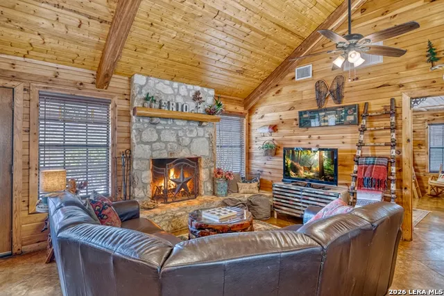 416 Canyon Oaks Dr. Concan, TX 78838