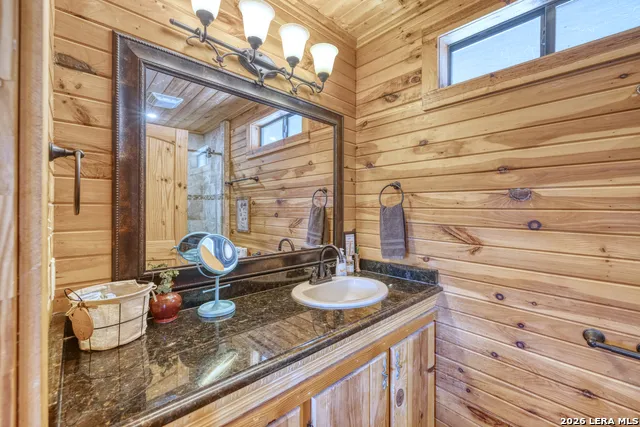 416 Canyon Oaks Dr. Concan, TX 78838