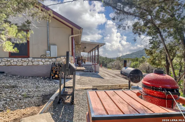 416 Canyon Oaks Dr. Concan, TX 78838