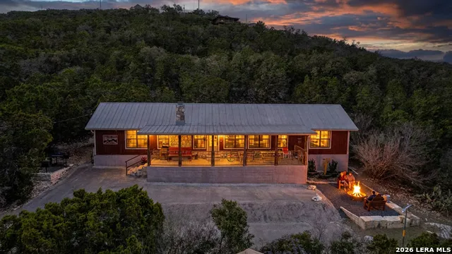 416 Canyon Oaks Dr. Concan, TX 78838