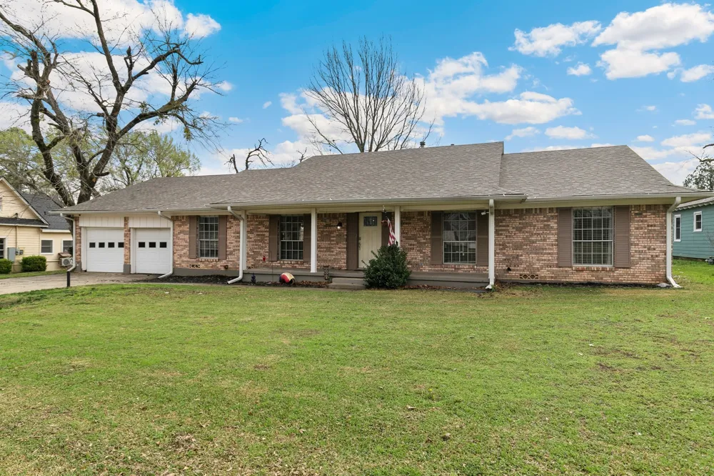 214 Center Street Whitesboro, TX 76273