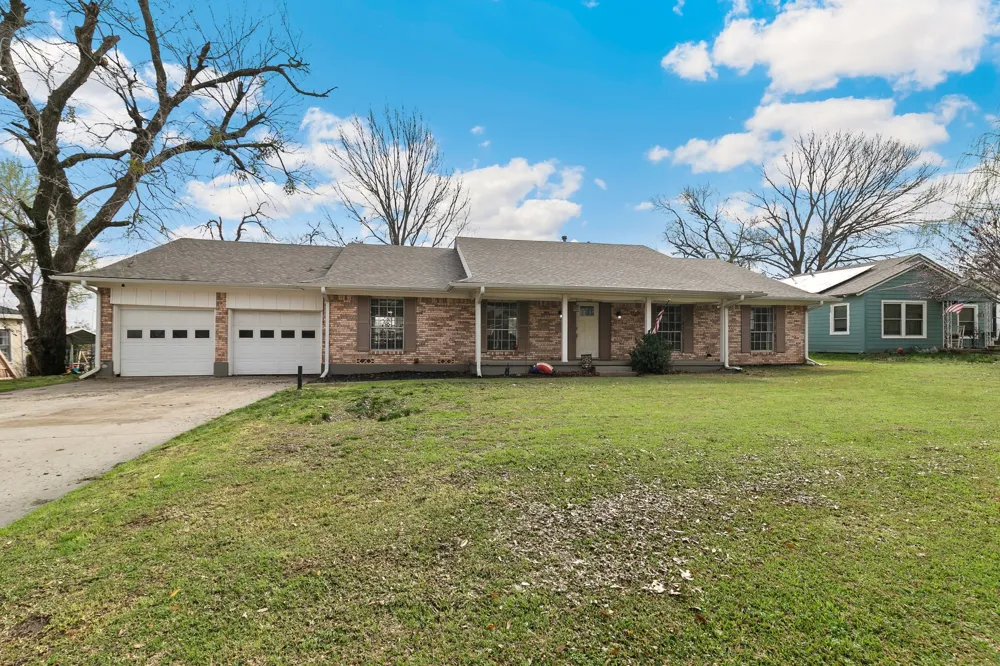 214 Center Street Whitesboro, TX 76273