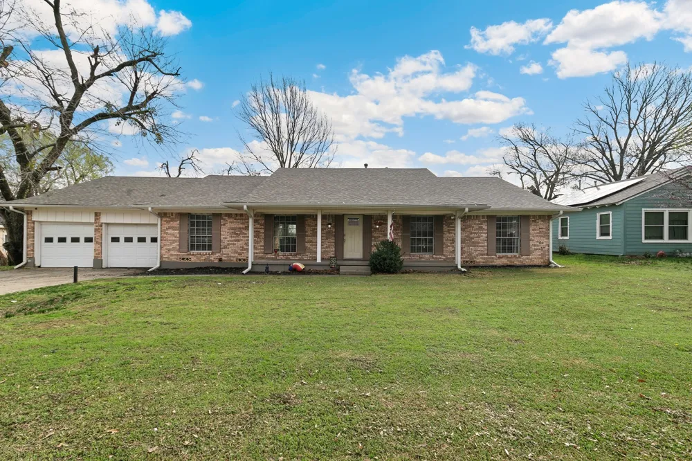 214 Center Street Whitesboro, TX 76273