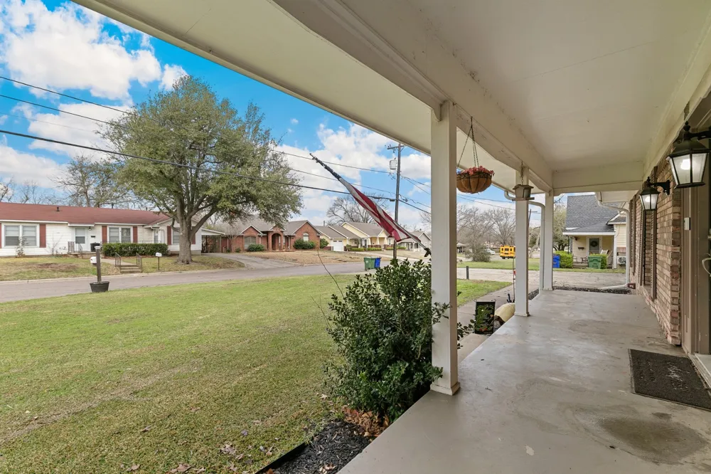 214 Center Street Whitesboro, TX 76273