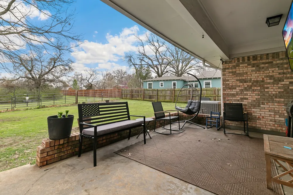 214 Center Street Whitesboro, TX 76273