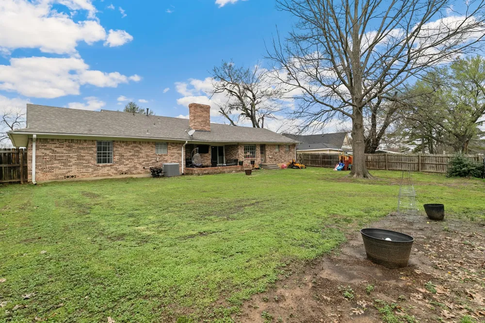 214 Center Street Whitesboro, TX 76273
