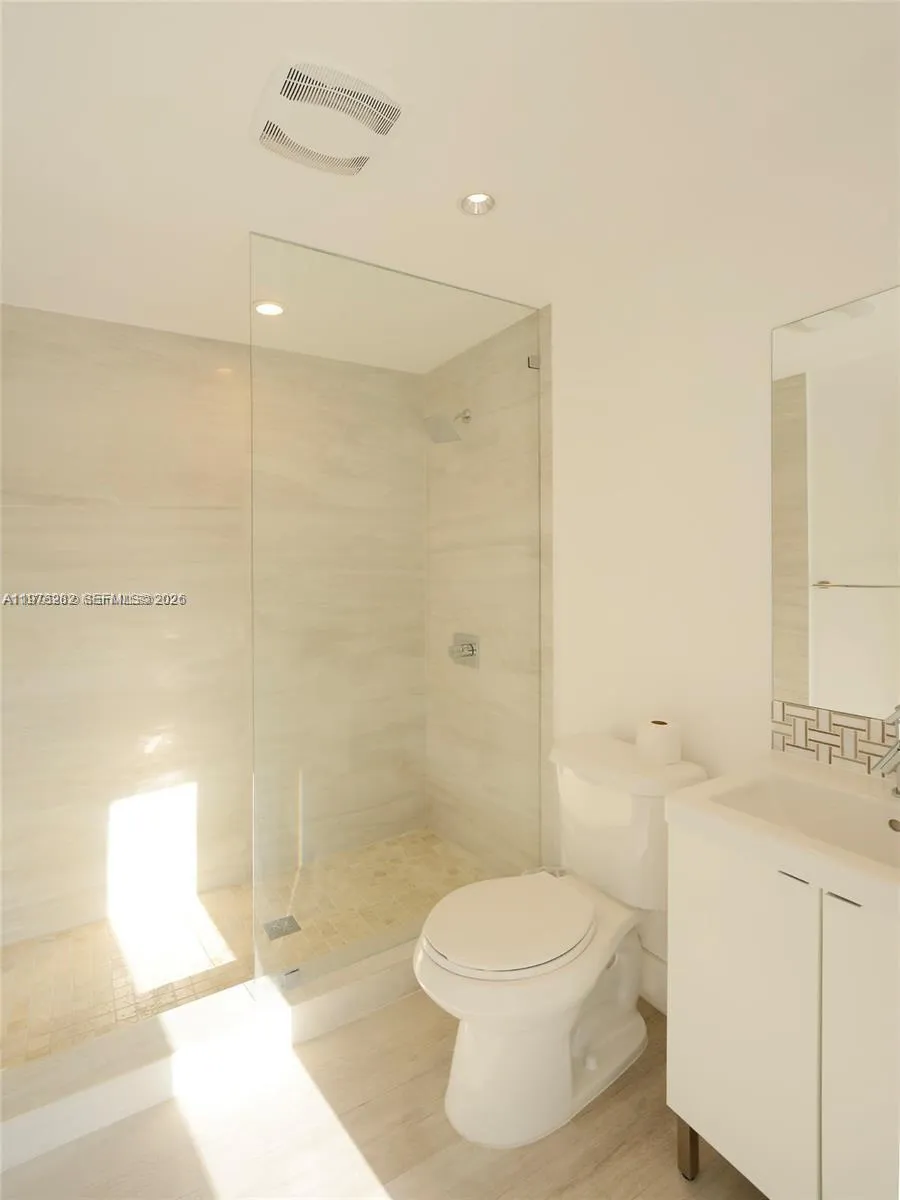 880 Venetian Dr Miami Beach, FL 33139
