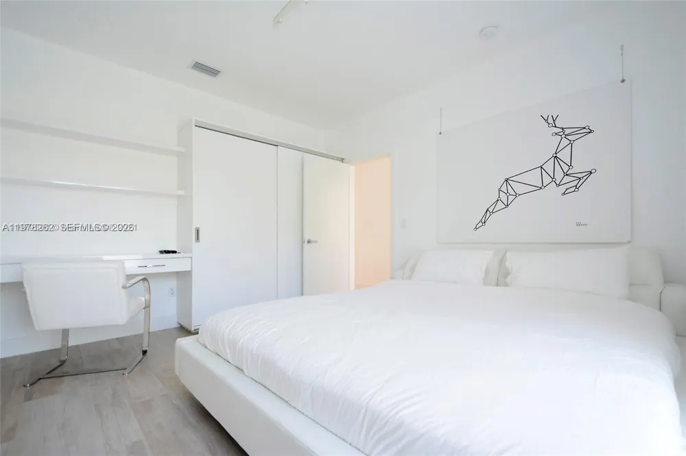 880 Venetian Dr Miami Beach, FL 33139