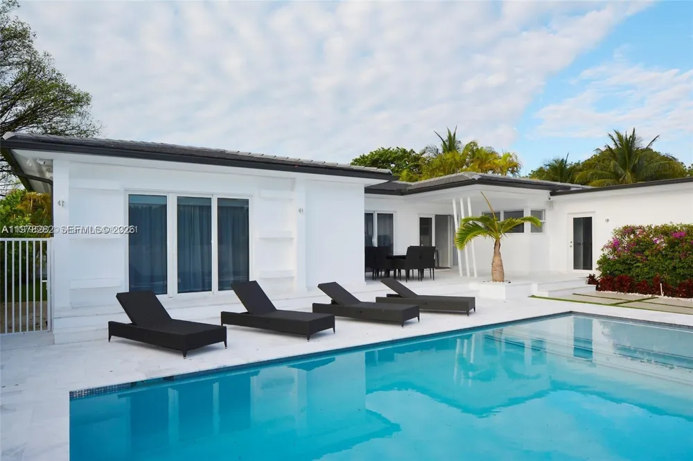 880 Venetian Dr Miami Beach, FL 33139