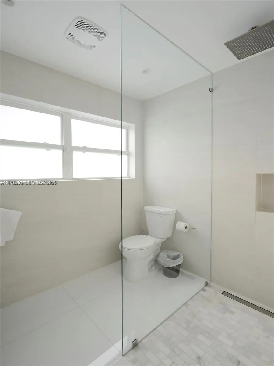 880 Venetian Dr Miami Beach, FL 33139