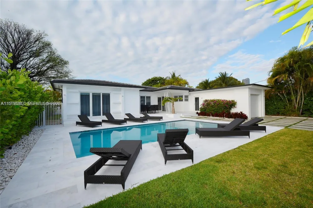 880 Venetian Dr Miami Beach, FL 33139