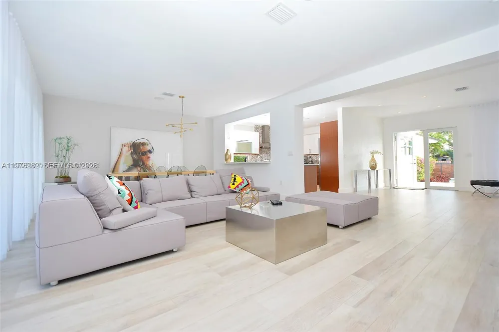 880 Venetian Dr Miami Beach, FL 33139