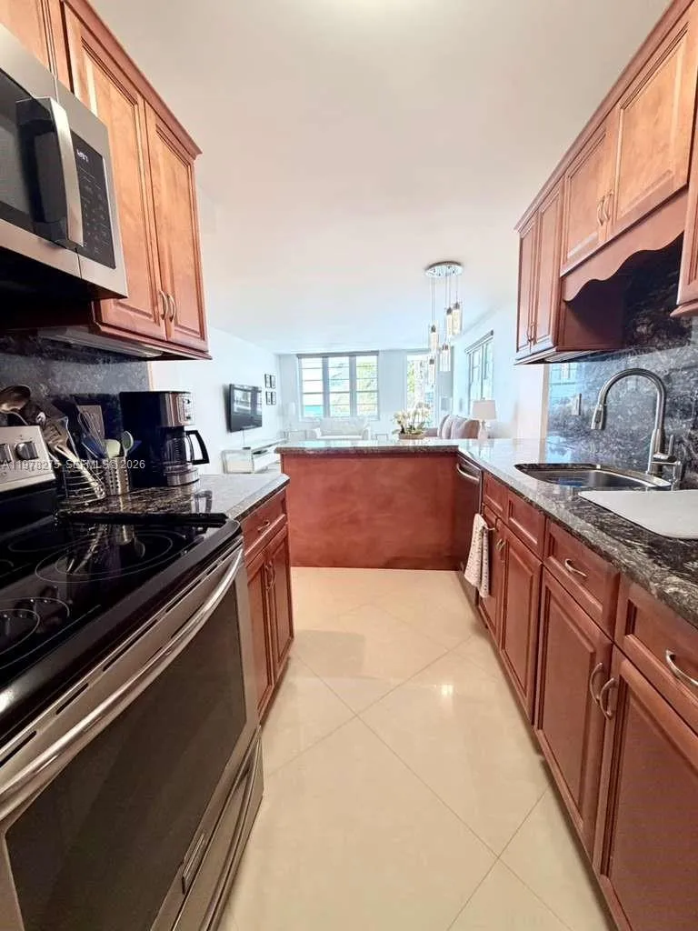100 Lincoln Rd #521 Miami Beach, FL 33139