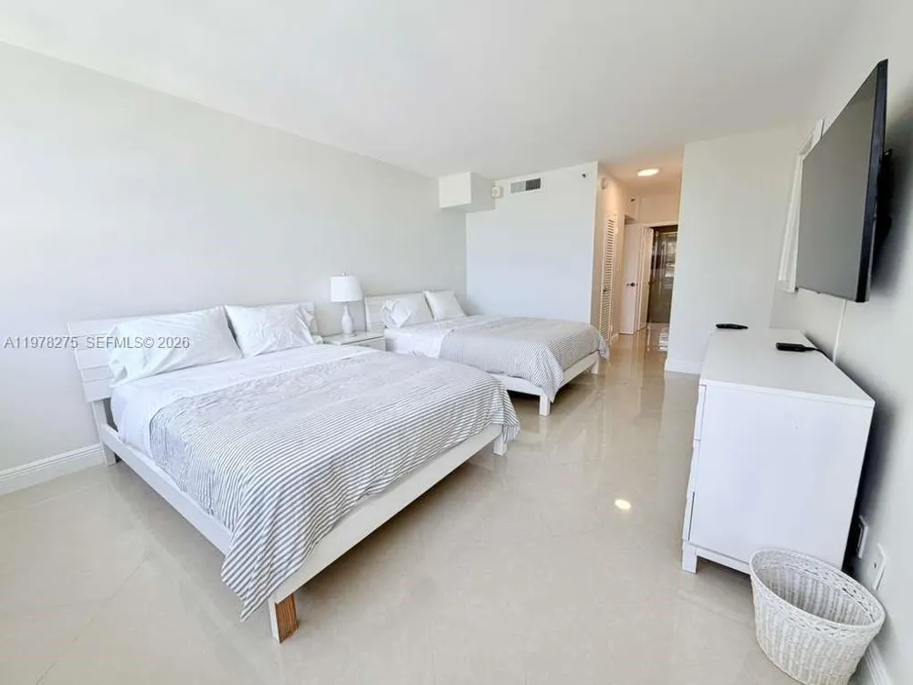 100 Lincoln Rd #521 Miami Beach, FL 33139