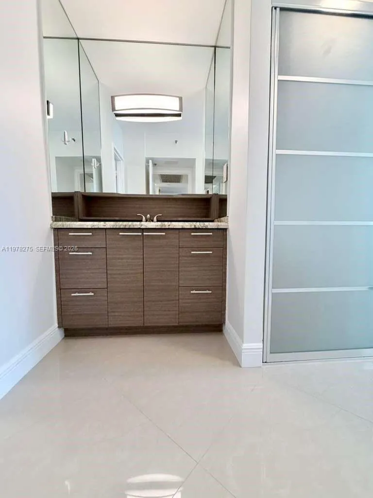 100 Lincoln Rd #521 Miami Beach, FL 33139