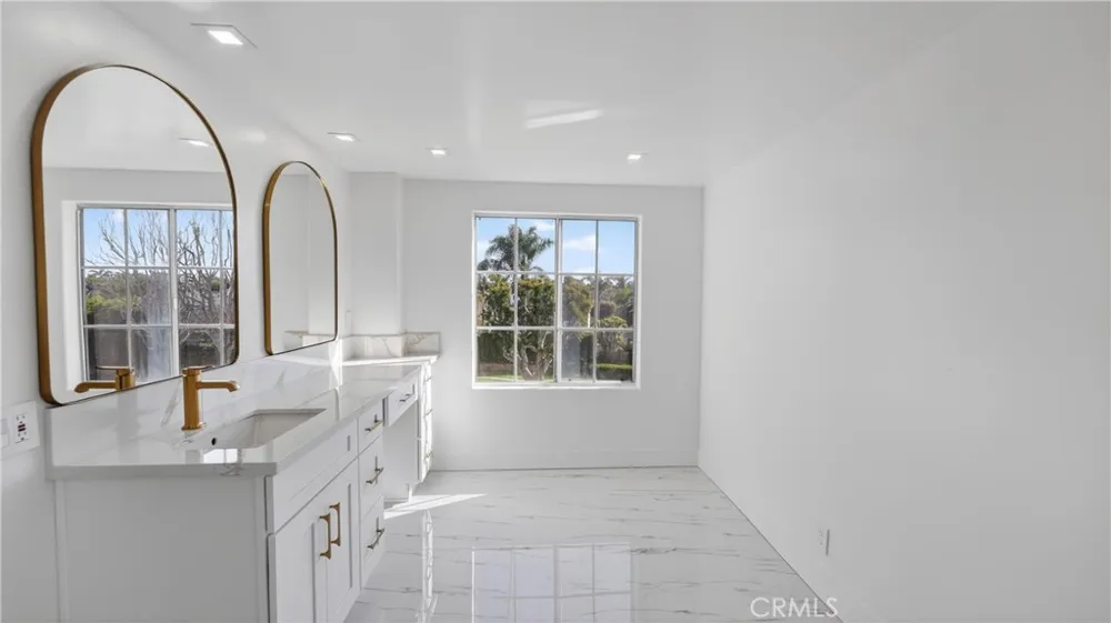 19282 Torreypines Huntington Beach, CA 92648